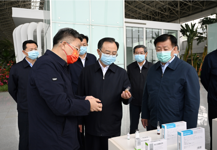 江苏省委书记吴政隆调研pg电子药业：加快推动传统中医药和现代科学相结合，为抗击疫情提供有力武器